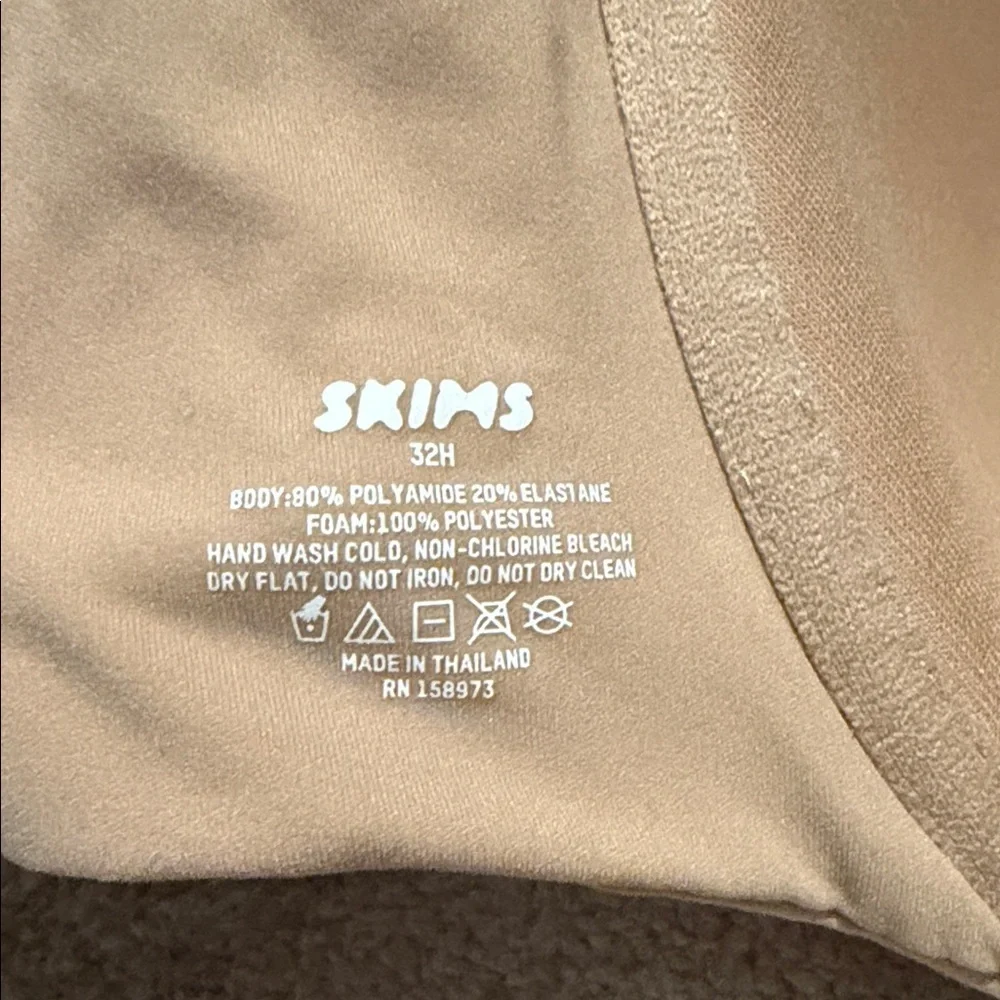 Skims t-shirt bra size 32H - Picture 3 of 3